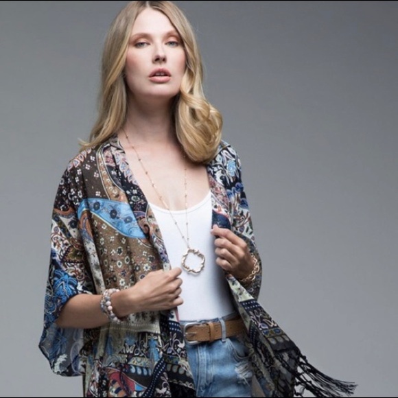 Paisley Print Fringe Short Kimono - Picture 4 of 6